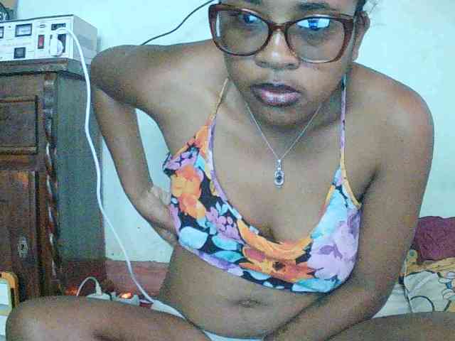 TriciaBella webcam