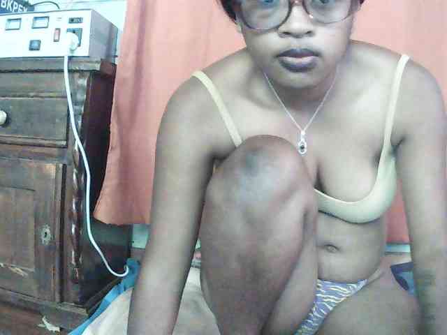 TriciaBella webcam