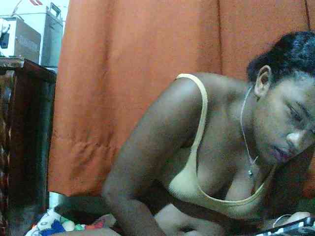 TriciaBella webcam
