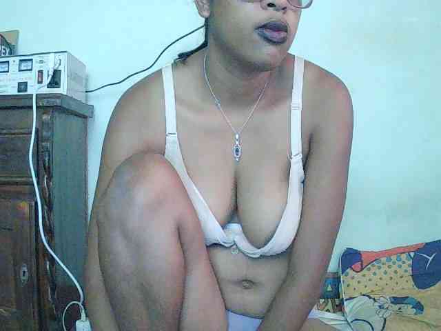TriciaBella webcam