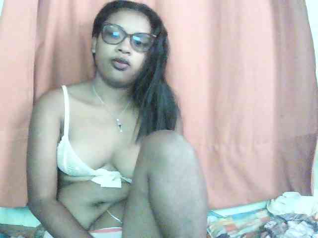 TriciaBella webcam