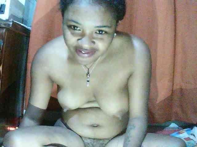 TriciaBella webcam