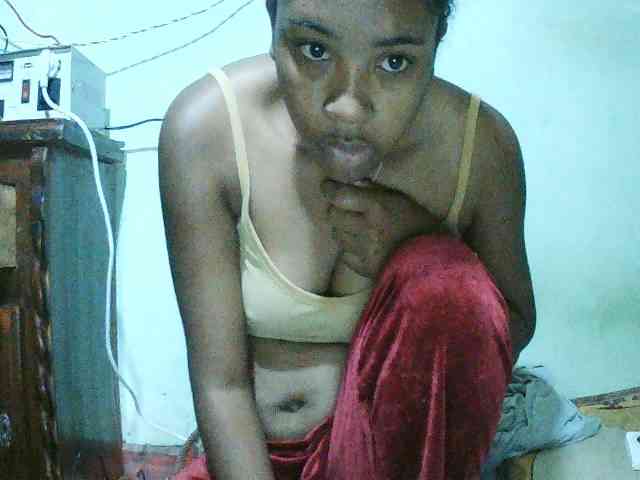 TriciaBella webcam