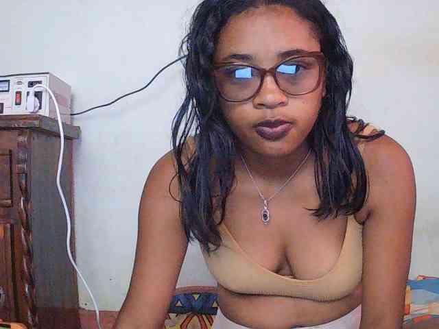 TriciaBella webcam