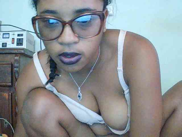 TriciaBella webcam