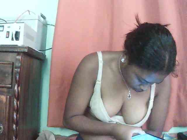 TriciaBella webcam