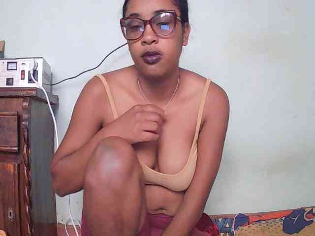TriciaBella webcam