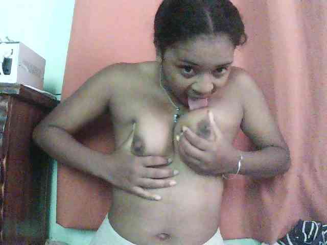 TriciaBella webcam