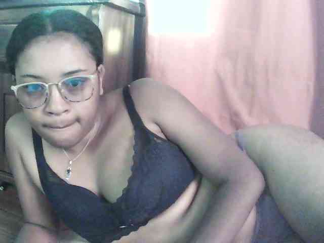 TriciaBella webcam