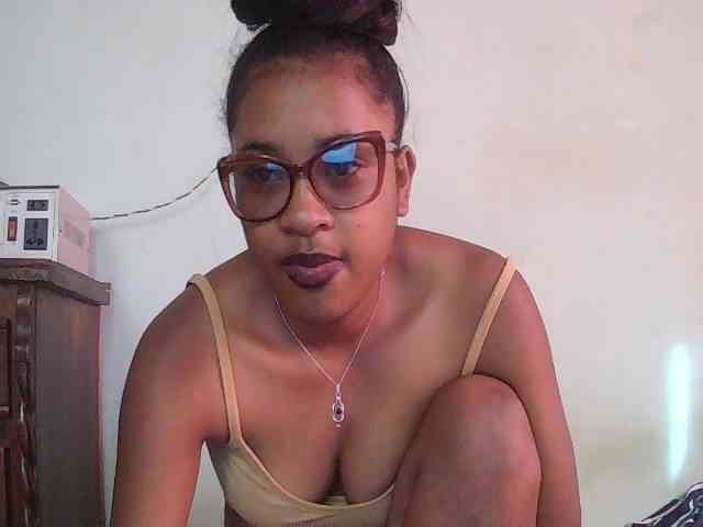 TriciaBella webcam