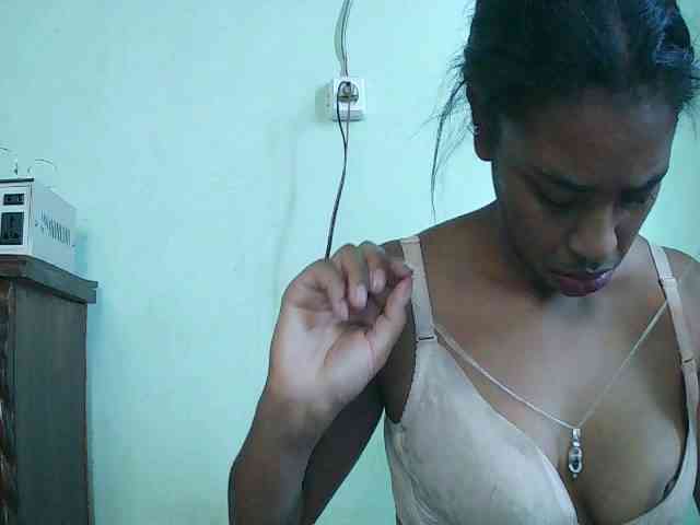 TriciaBella webcam