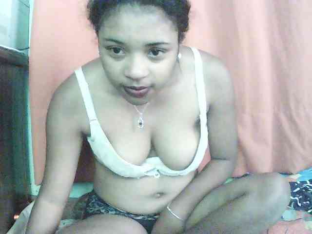 TriciaBella webcam