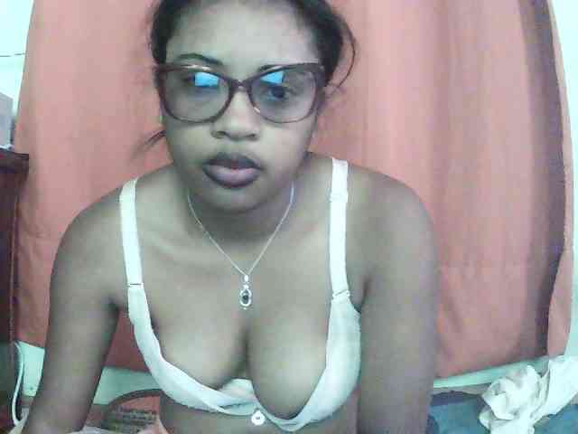 TriciaBella webcam