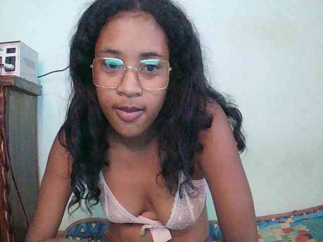 TriciaBella webcam