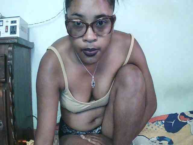 TriciaBella webcam