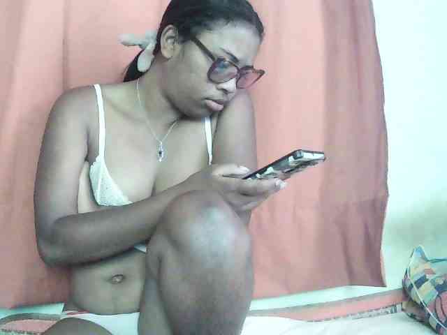 TriciaBella webcam