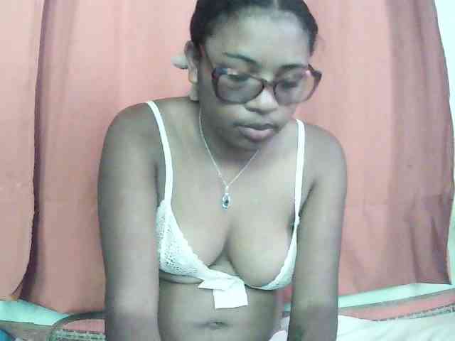 TriciaBella webcam