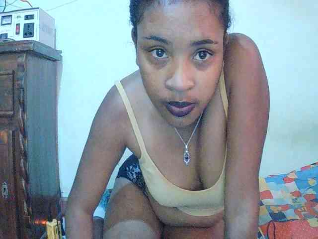 TriciaBella webcam