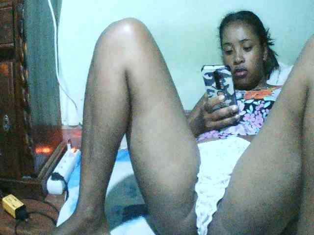 TriciaBella webcam
