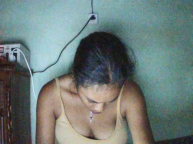 TriciaBella webcam