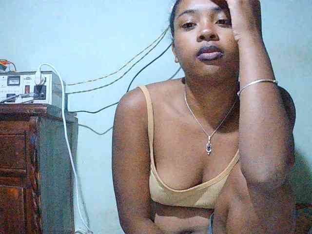 TriciaBella webcam
