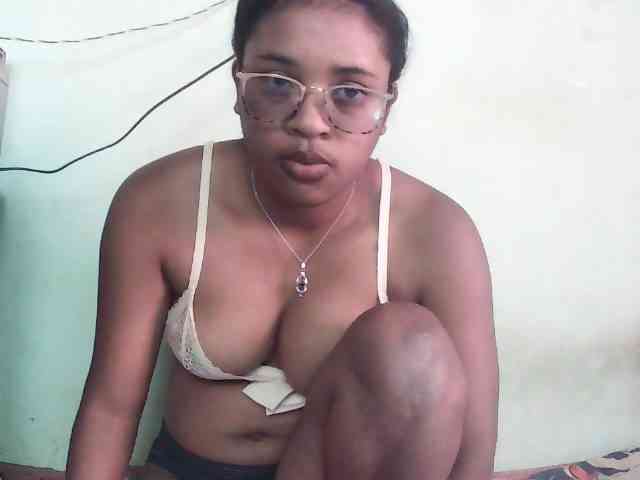 TriciaBella webcam