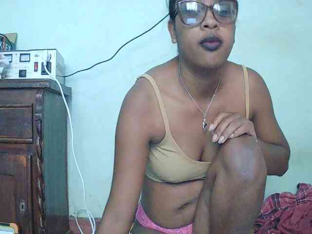 TriciaBella webcam