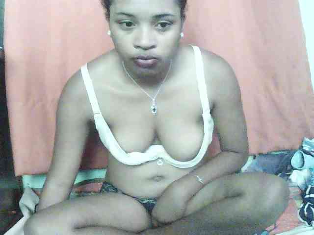 TriciaBella webcam
