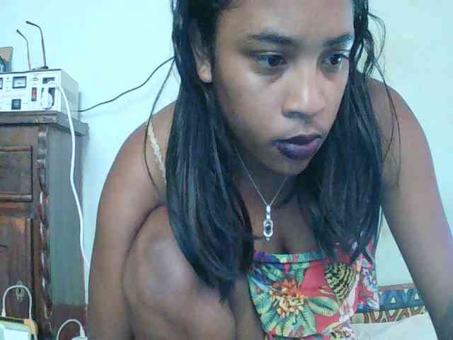 TriciaBella webcam