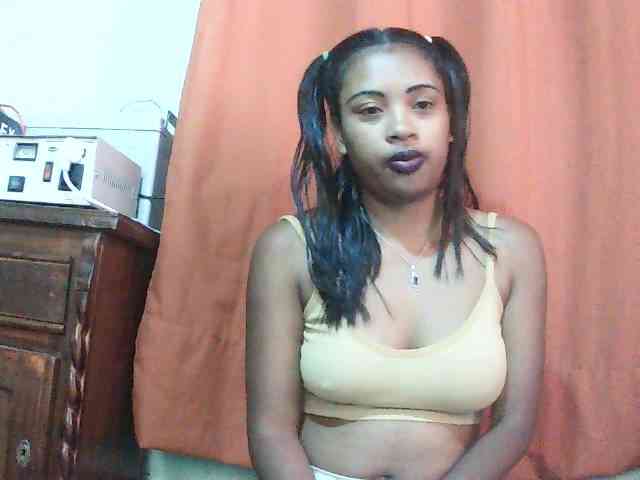 TriciaBella webcam
