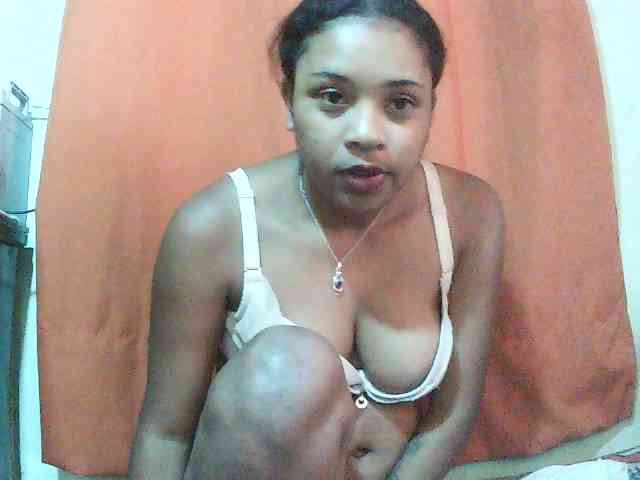 TriciaBella webcam
