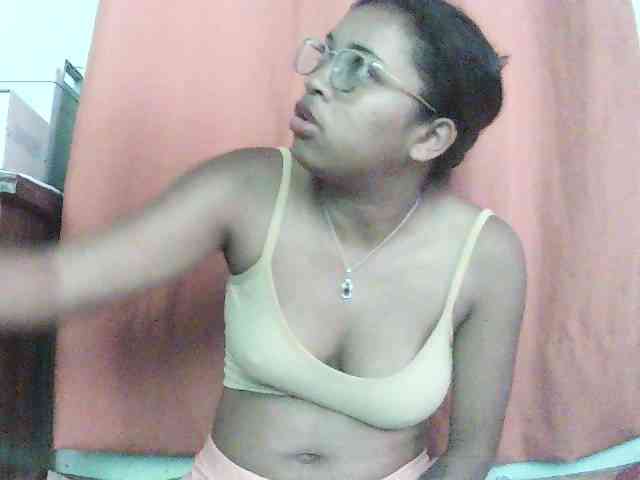 TriciaBella webcam