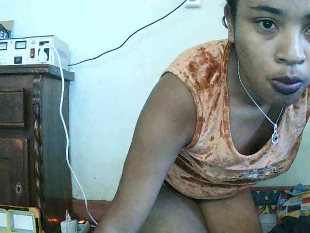 TriciaBella webcam
