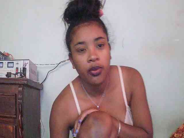 TriciaBella webcam