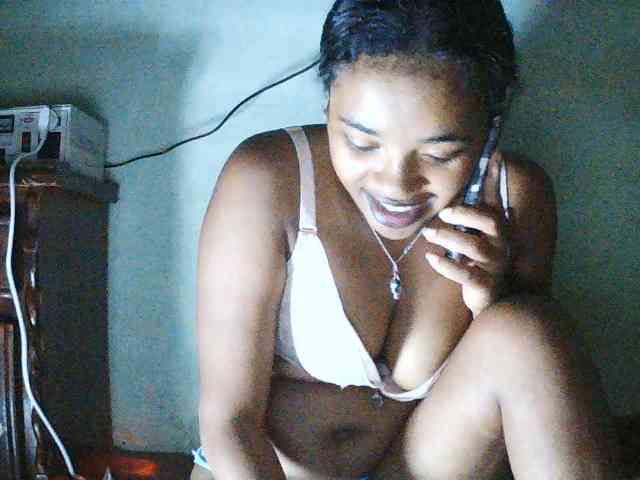 TriciaBella webcam
