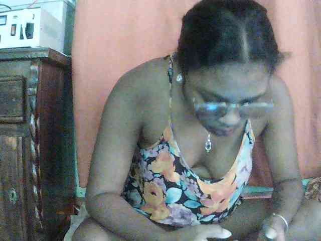 TriciaBella webcam