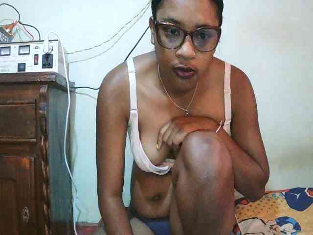 TriciaBella webcam