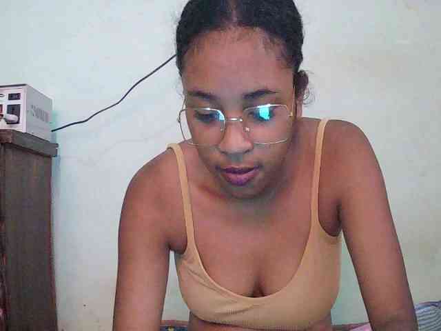 TriciaBella webcam