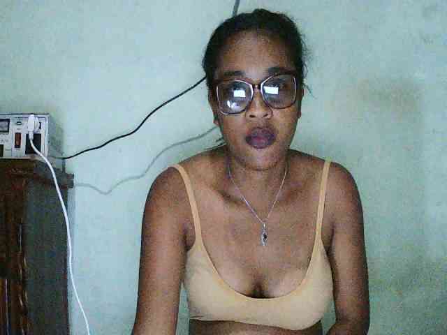 TriciaBella webcam