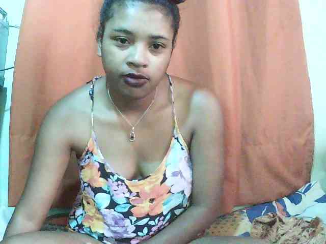 TriciaBella webcam