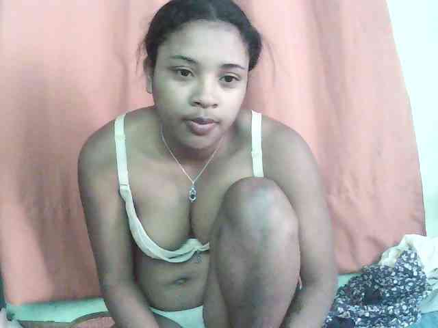 TriciaBella webcam