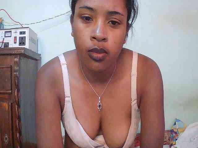 TriciaBella webcam
