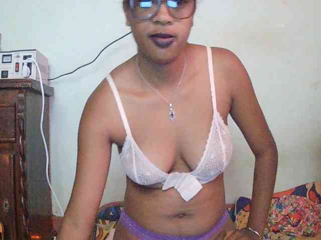 TriciaBella webcam
