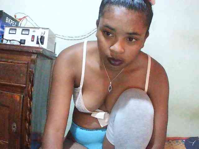 TriciaBella webcam