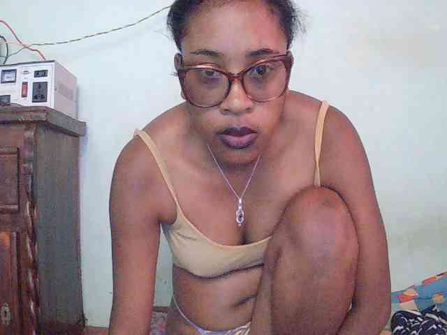 TriciaBella webcam