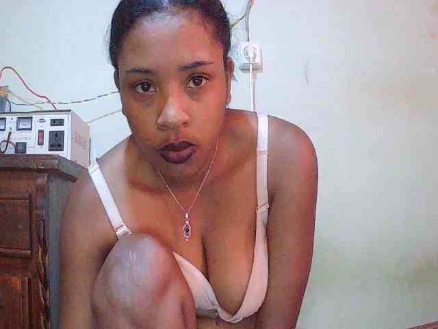 TriciaBella webcam