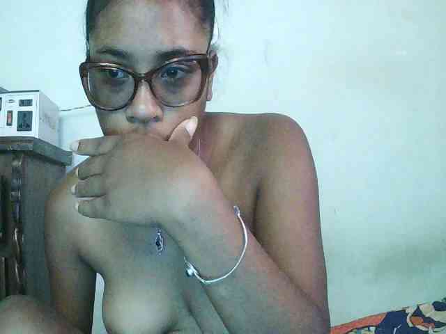 TriciaBella webcam