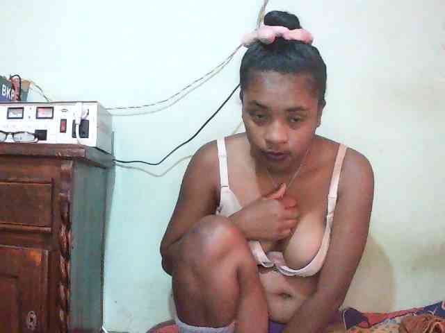 TriciaBella webcam