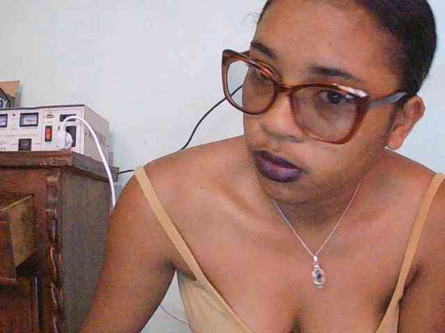 TriciaBella webcam