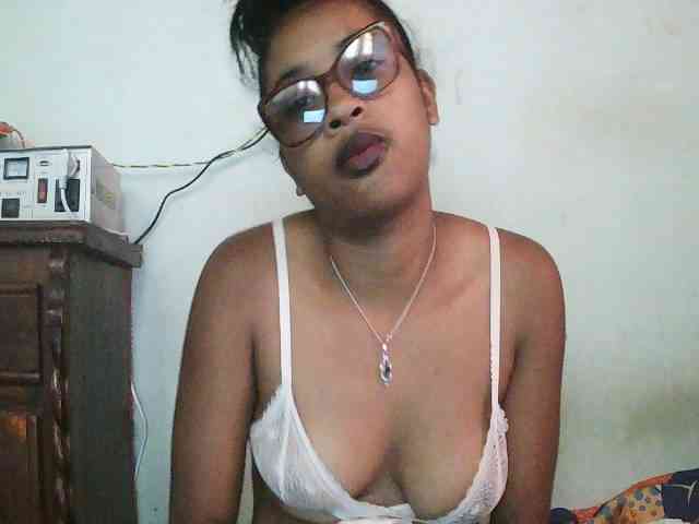 TriciaBella webcam